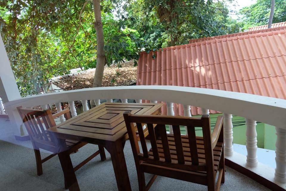 Family Guesthouse Chaweng ภายนอก รูปภาพ
